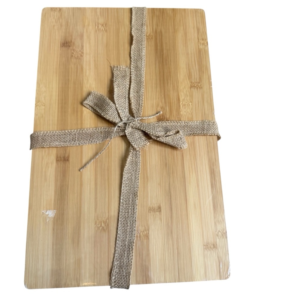 Wooden Cutting Board with Burlap Ribbon Gift Presentation 11 x 17.5 inches NWT - Picture 4 of 4